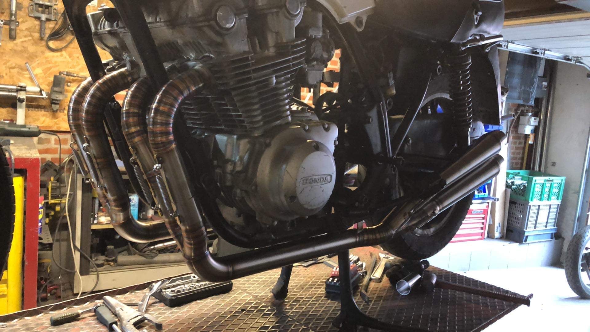 Honda CB750 4-2-4 exhaust “Four times charm” - MAD Exhausts
