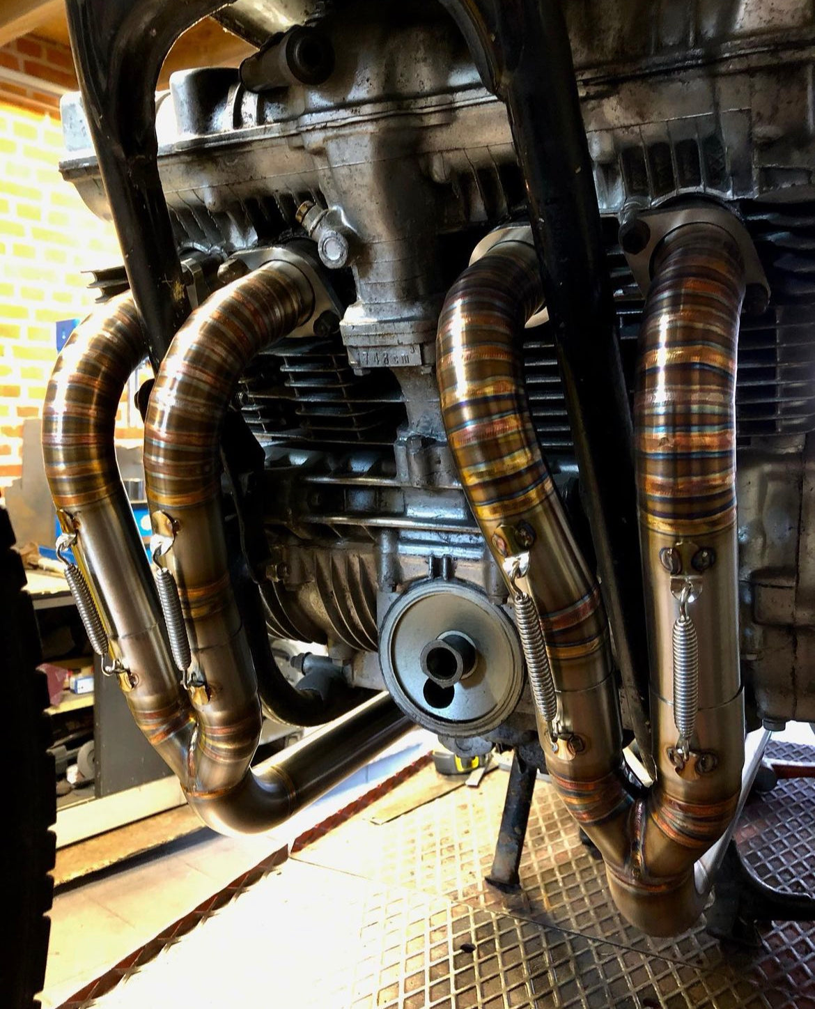 Honda CB750 4-2-4 exhaust “Four times charm” - MAD Exhausts