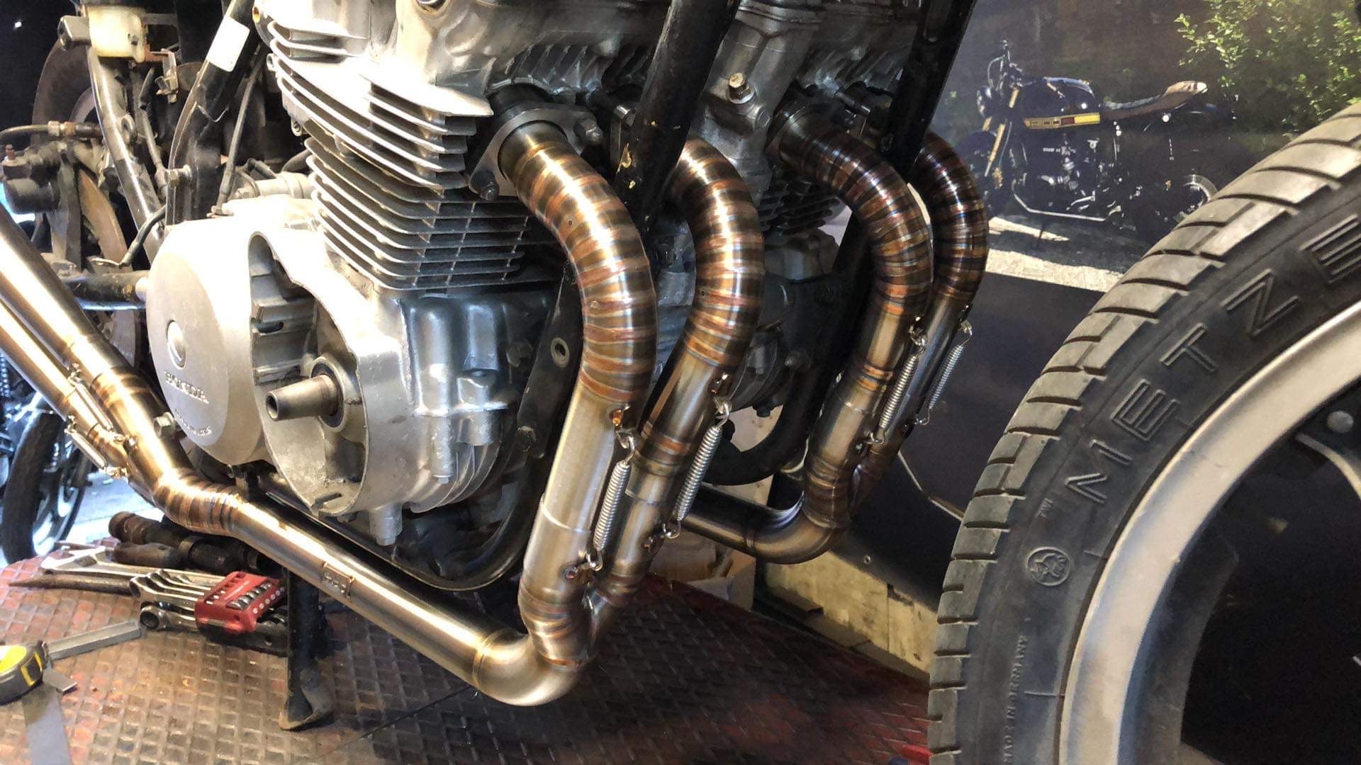 Honda CB750 4-2-4 exhaust “Four times charm” - MAD Exhausts