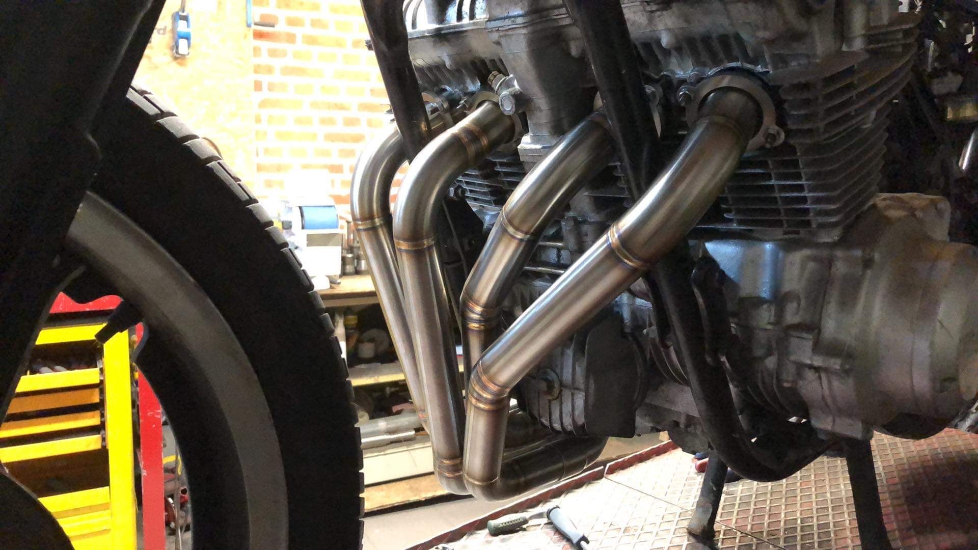 Honda cb “the smooth criminal” - MAD Exhausts