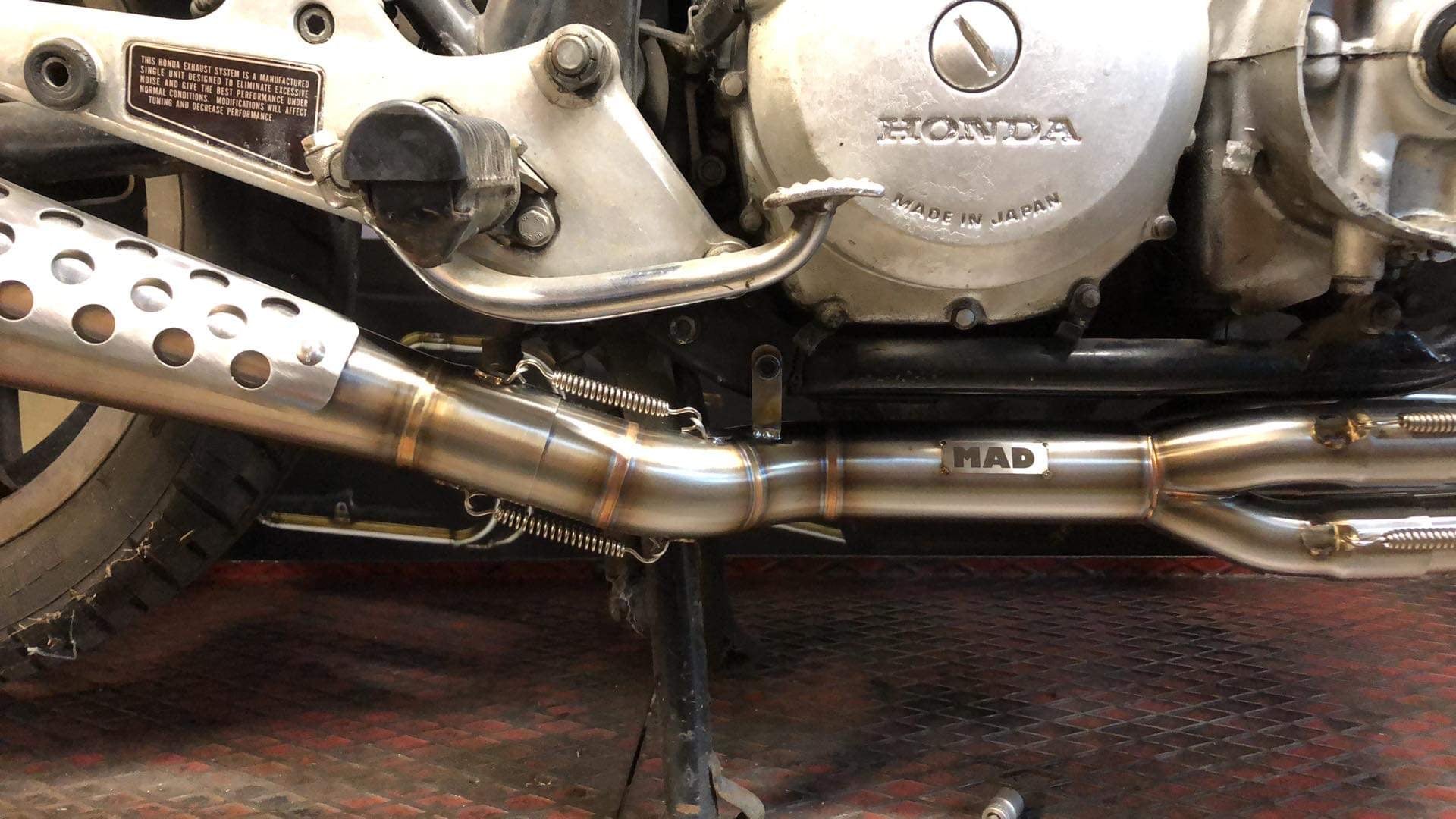 Honda cb “the smooth criminal” - MAD Exhausts