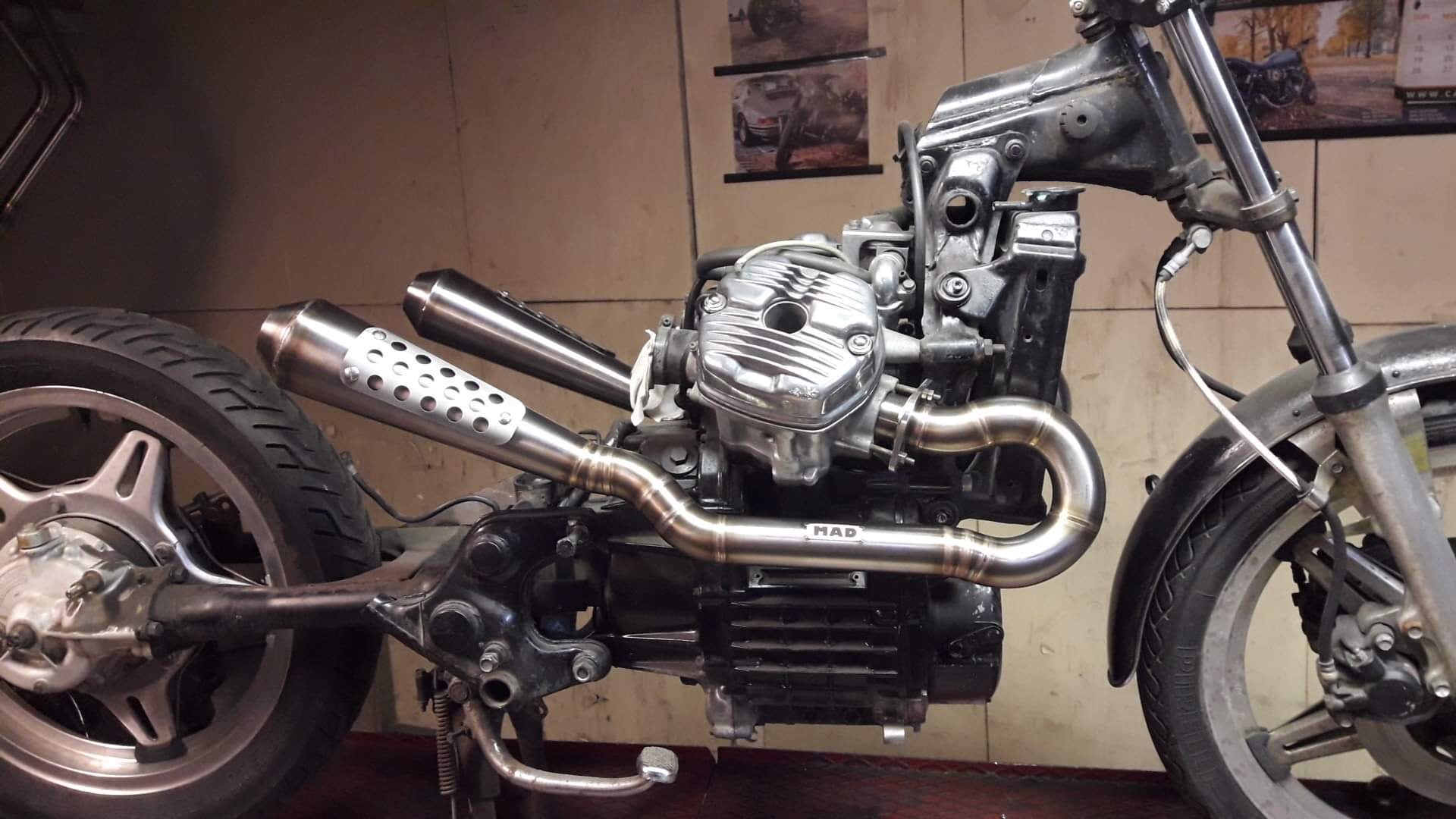 Honda CX GL Scrambler 2 in 2 system - MAD Exhausts
