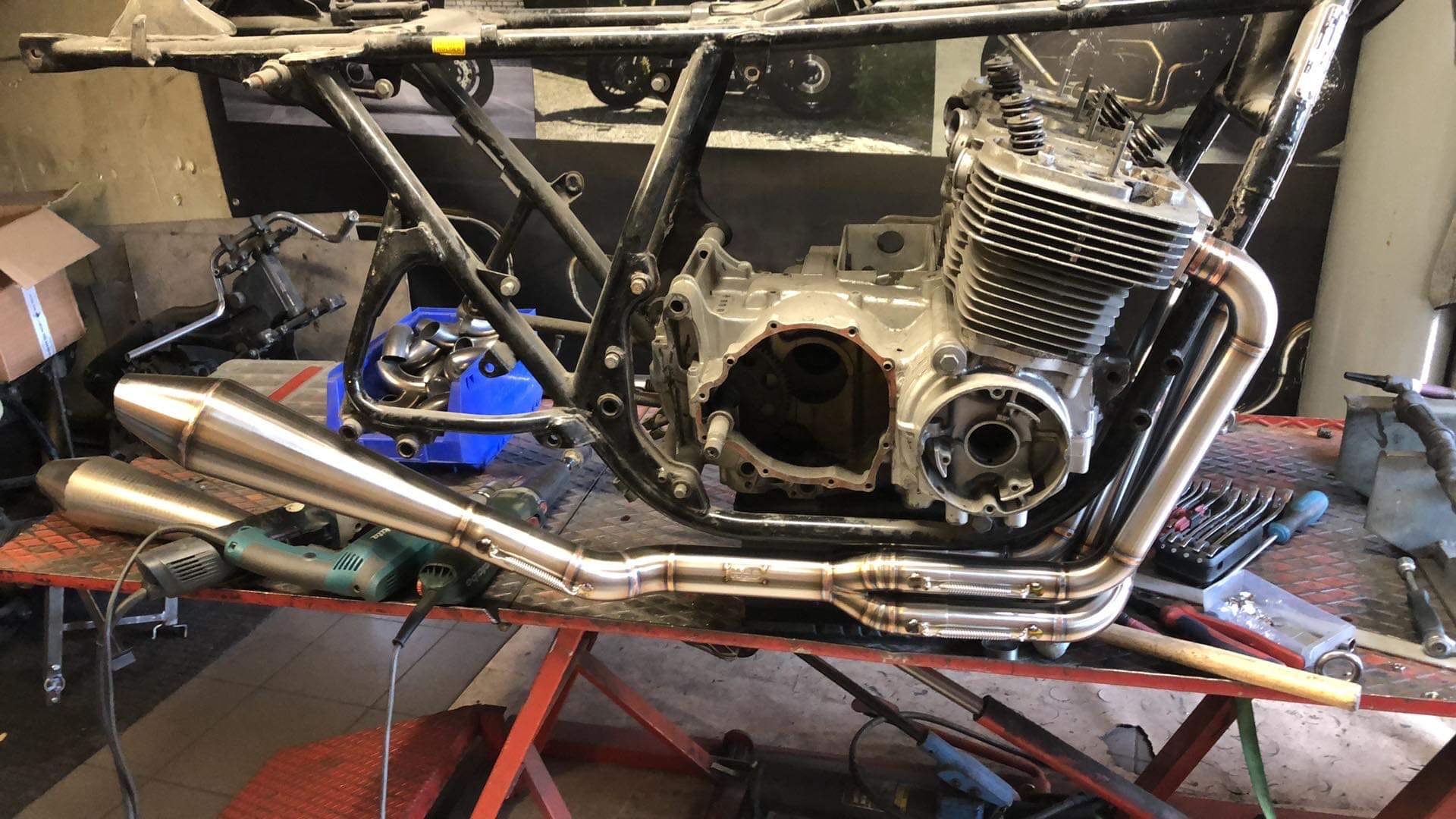Honda CB550 CB650 CB750 4-in-1 exhaust  “The Smooth Criminal” - MAD Exhausts