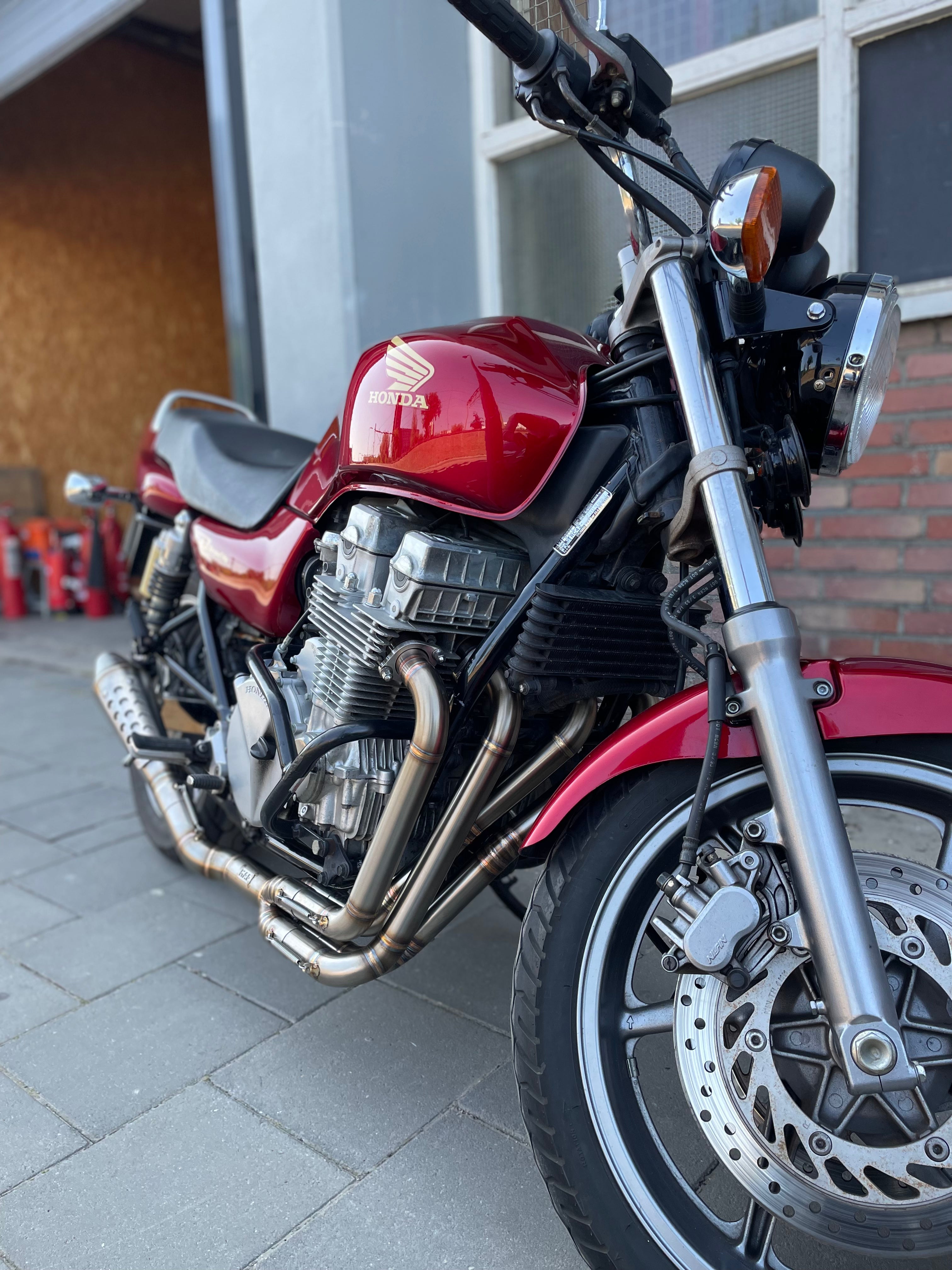 Honda CB550 CB650 CB750 4-in-1 exhaust  “The Smooth Criminal” - MAD Exhausts