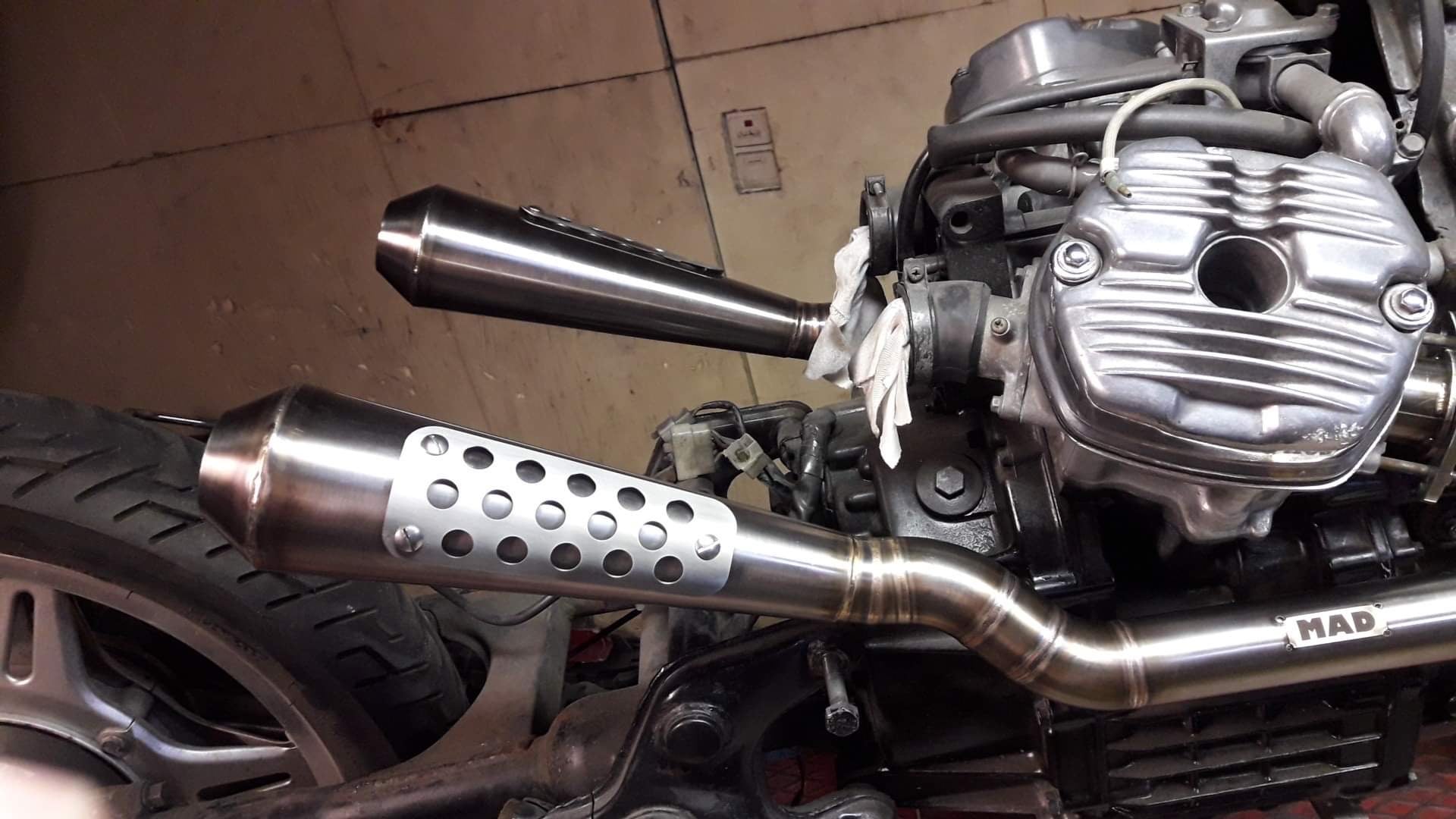 Honda CX GL Scrambler 2 in 2 system - MAD Exhausts